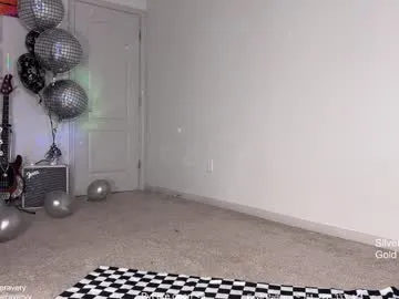 Freechat petitebrat on Chaturbate