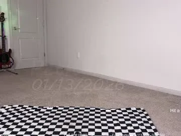 Freechat petitebrat on Chaturbate