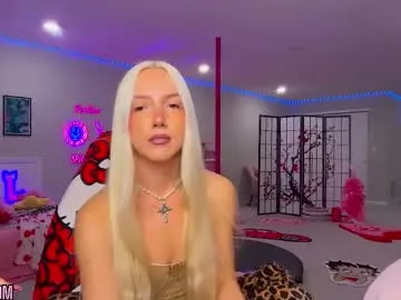 riababe — topless birthday shot  [0 tokens remaining] IT'S MY BIRTHDAYYY #boobs #blonde #young #teen