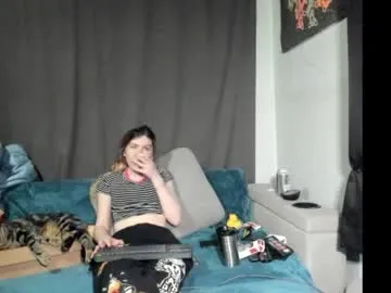 Freechat roxihazeleyes on Chaturbate