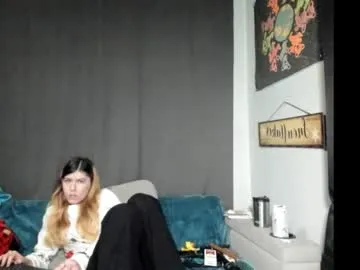 Freechat roxihazeleyes on Chaturbate