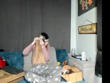 Freechat roxihazeleyes on Chaturbate