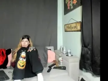 Freechat roxihazeleyes on Chaturbate