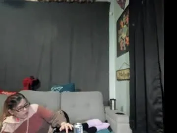 Freechat roxihazeleyes on Chaturbate