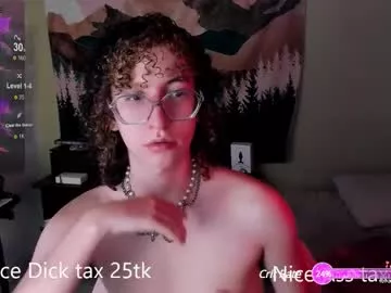 Freechat salemqueer_ on Chaturbate