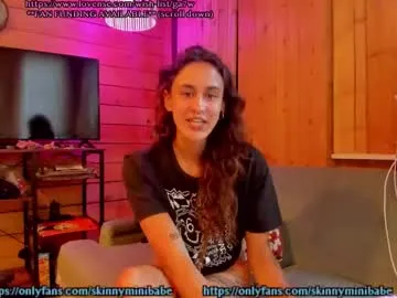 Freechat skinnybitch_ on Chaturbate
