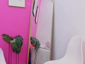 Freechat slutlittlecamila on Chaturbate