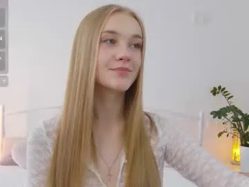 Freechat suzipons on Chaturbate