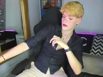 vladhellsing4 — make  me cuum!! #uncut #cute #smooth #feet [2000 tokens remaining]