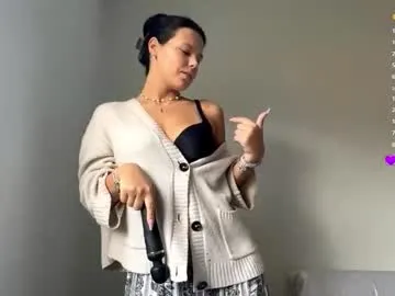 Freechat wildahankin on Chaturbate