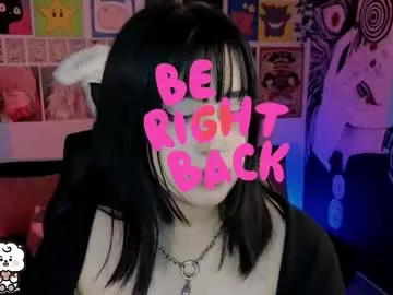 Freechat yuhwa on Chaturbate