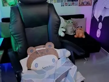 Freechat yuhwa on Chaturbate