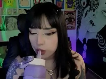 Freechat yuhwa on Chaturbate