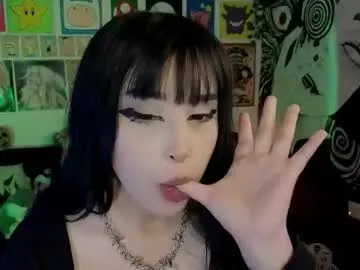 Freechat yuhwa on Chaturbate