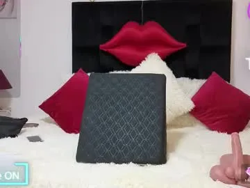 Freechat zuly_zahir_01 on Chaturbate