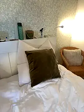 -Alisa — Sensual Moves & Touch pussy