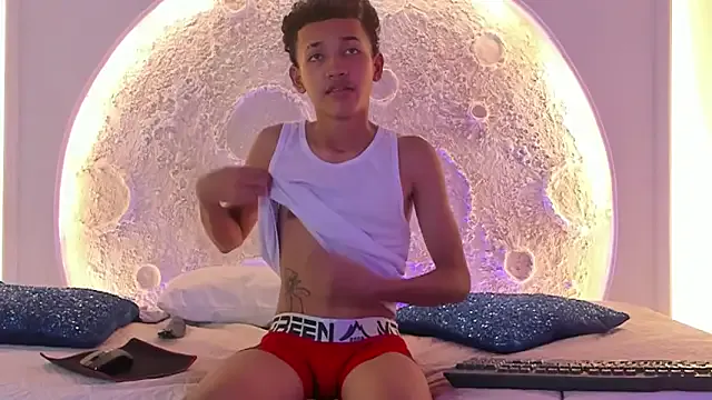 Freechat _Noah19 on StripChat