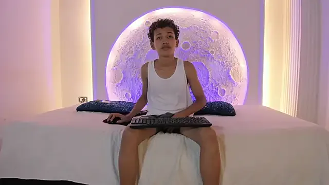 Freechat _Noah19 on StripChat