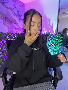 Freechat Ady_18 on StripChat