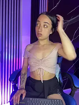 Freechat Ady_18 on StripChat