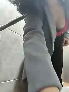 Freechat AlanaDesire on StripChat