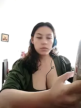 Freechat AlanaDesire on StripChat