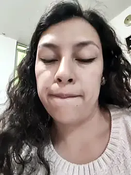 Freechat AlanaDesire on StripChat