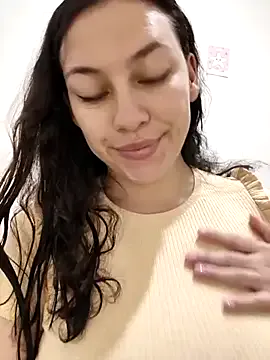 Freechat AlanaDesire on StripChat