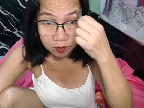 Freechat ASIANDOLLY4U69 on StripChat