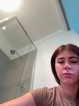 Freechat aus_queen on StripChat