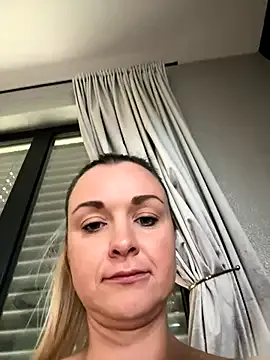 Freechat Bella-Tight on StripChat