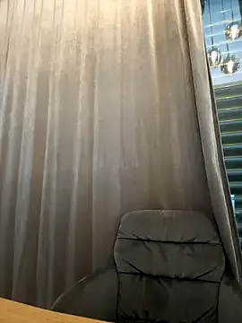 Freechat Bella-Tight on StripChat