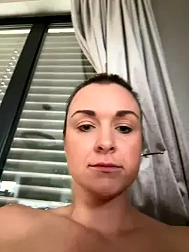 Freechat Bella-Tight on StripChat