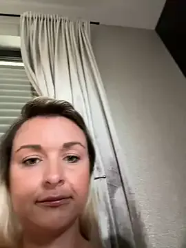 Freechat Bella-Tight on StripChat