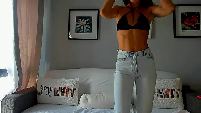 bellahot77 on StripChat 