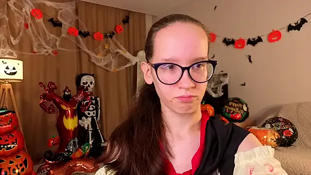 StripChat BettyBrowni is Freechat BettyBrowni — stretching