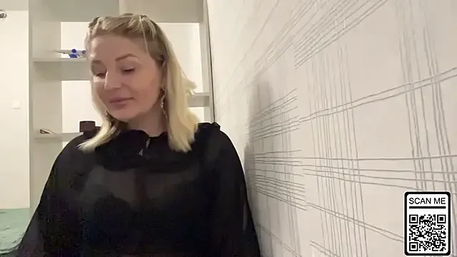 Blondie_xoxoxo — 3 playfull spanks