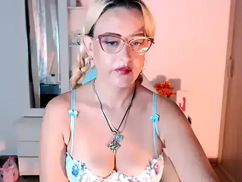 Freechat BOREAL_MOON on StripChat