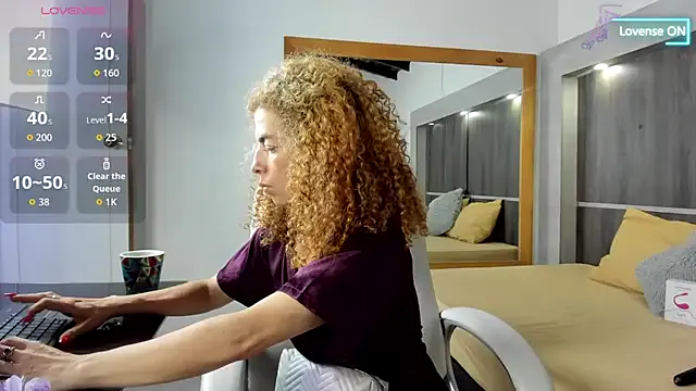 Bryna_ — Plug anal + Spanks ass 