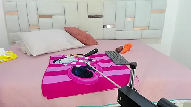 Freechat celeste_smmith_ on StripChat