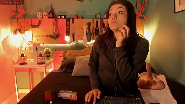 ChloeAllennn — neked biche + play finger   