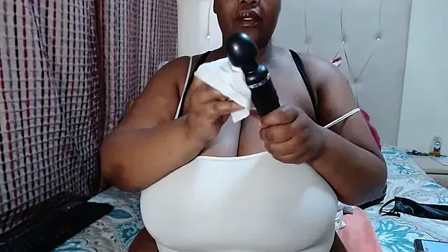 CHOCOLATEDARKBUSTYX on StripChat 
