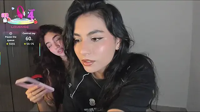 Dahian-peach — pussy close up both