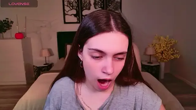 DaniellaLovely — 2 slaps on the butt 