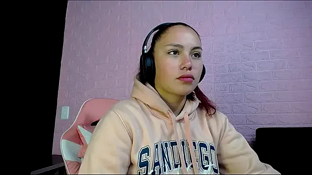 StripChat Dominic_Queen1 is Freechat Dominic_Queen1 — Sexi dance + spank ass