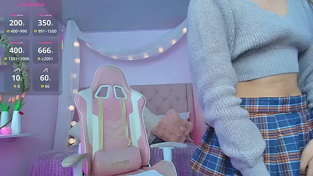 Freechat ely_cherry18 on StripChat