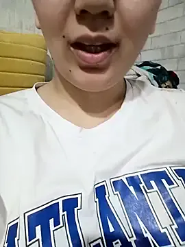 Emi_hot1