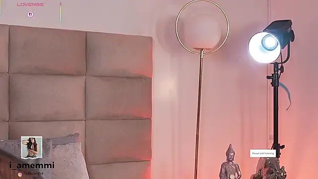 emma_brooks1 on StripChat 