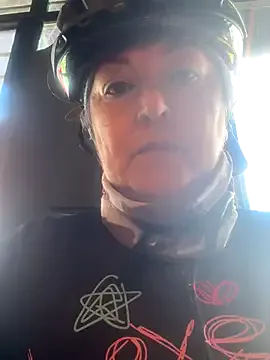 emma_tour on StripChat