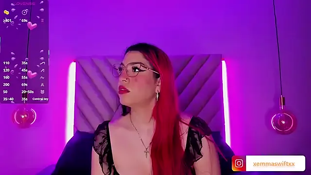 EmmaSwift_ on StripChat 